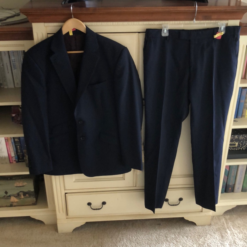 Charles Tyrwhitt Men’s Navy Wool Suit